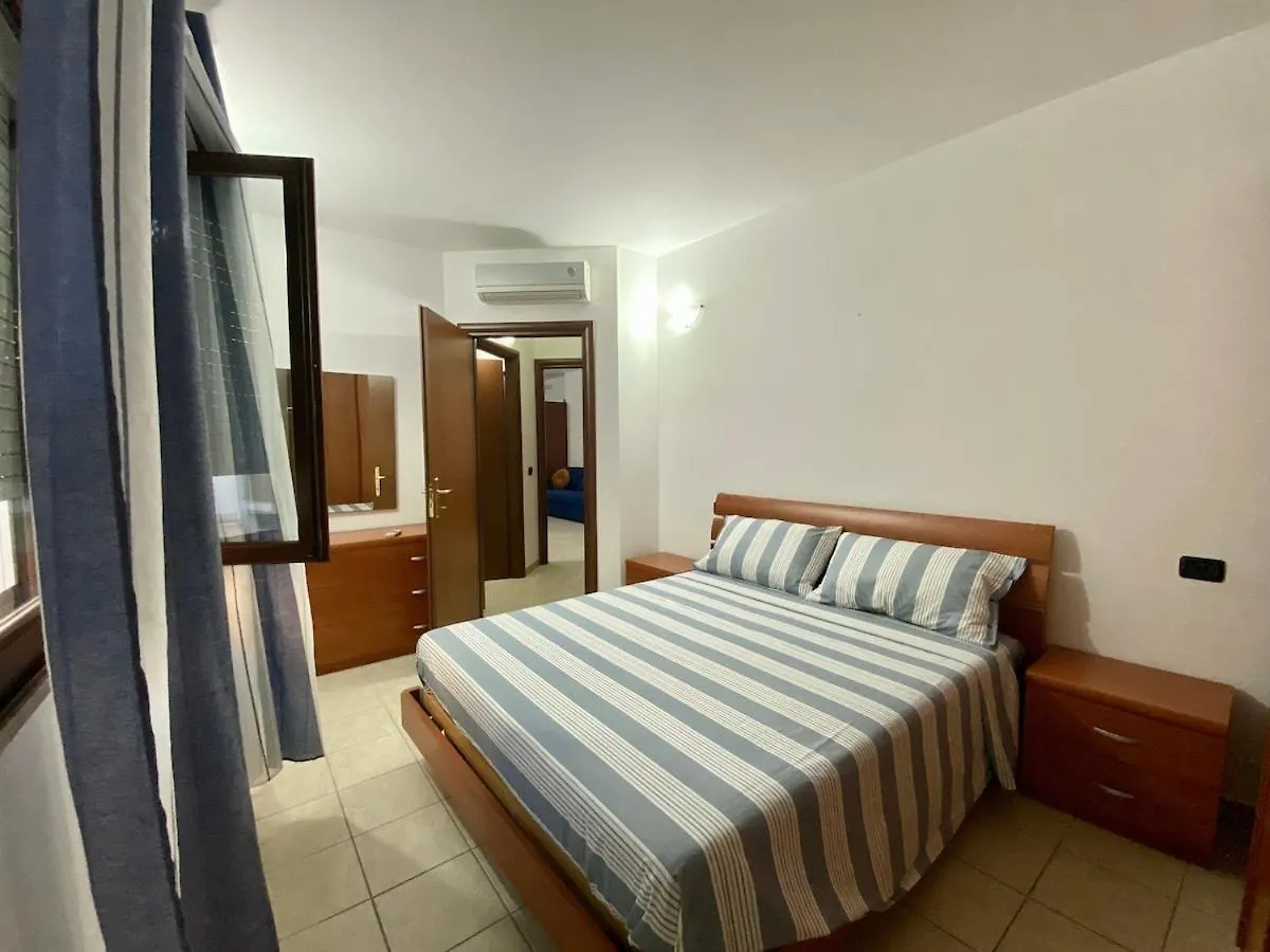 Appartamento In Centro Con Terrazza 夸尔图-圣埃莱娜 公寓