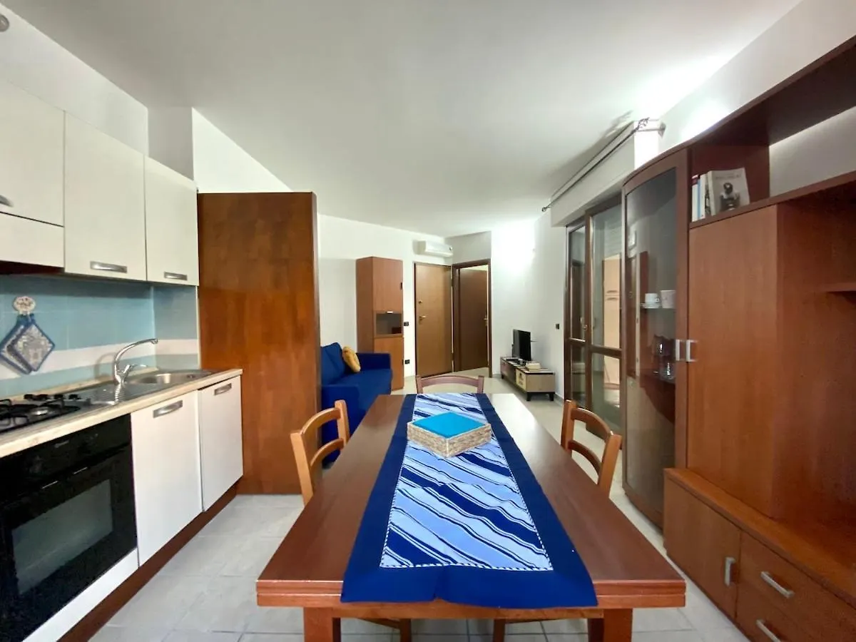 Appartamento In Centro Con Terrazza 夸尔图-圣埃莱娜